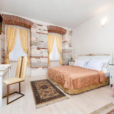 Готель The Palace 4*